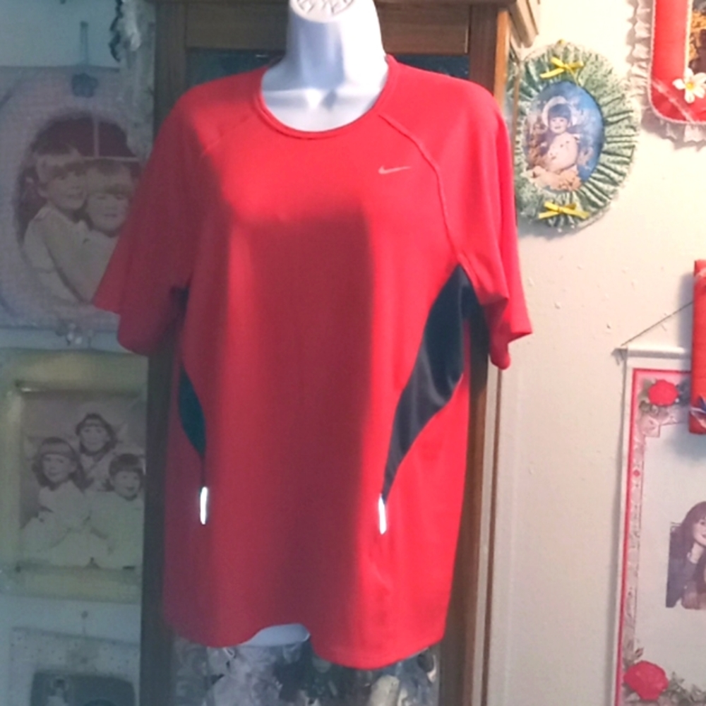 Bundle of 2 Red & Black,Nike Dry Fit, Running, TShirts with Reflective Trim❤️🖤